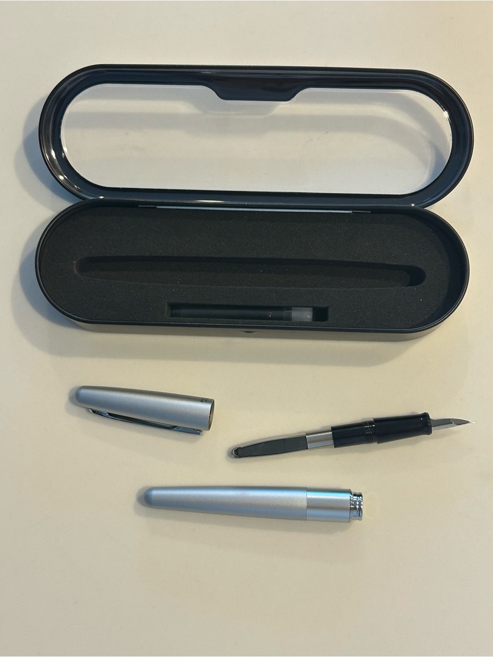 New Fountain Pilot Pen with Clear-Top Travel Case - Picture 3 of 8